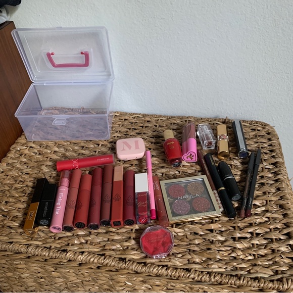 *SOLD* Assorted Makeup - Picture 1 of 4
